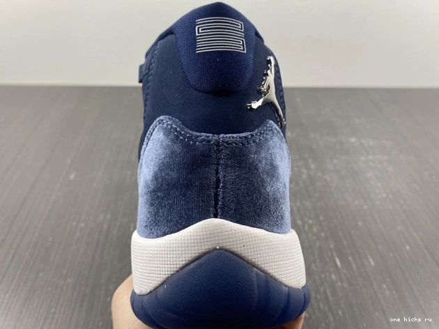 Rep AR0715-441 MIDNIGHT JORDAN WMNS AIR 11 NAVY VELVET 0523